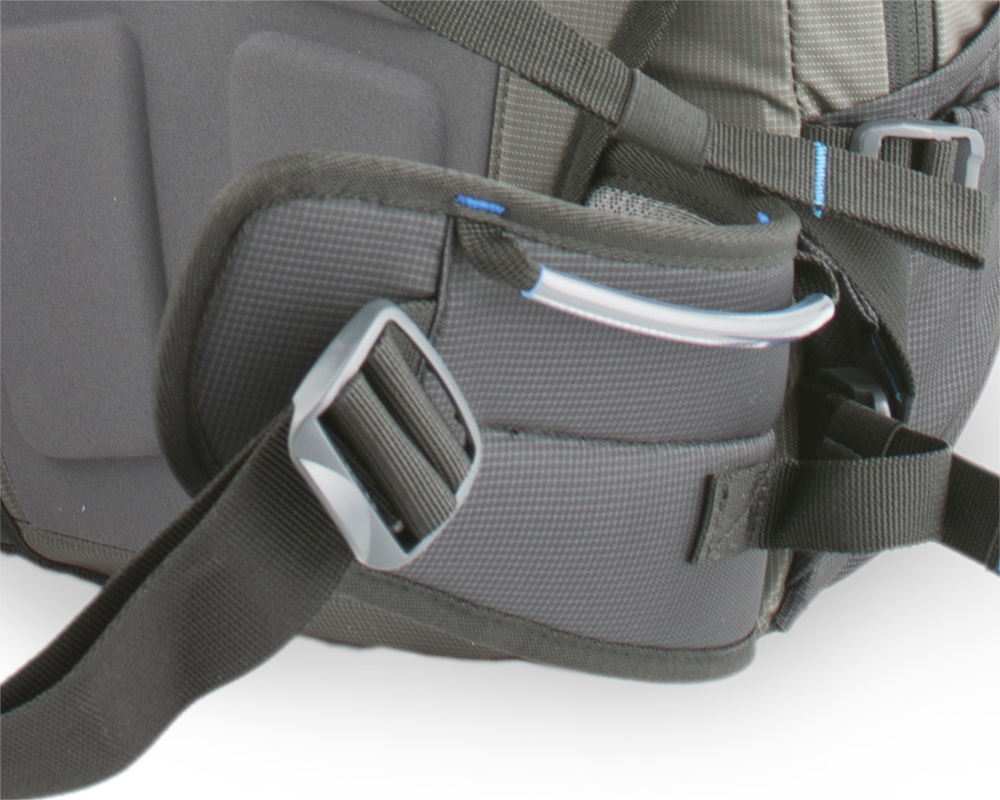 Zip pocket on the right side of the waist belt, loop for carabiner or ski crampons on the left side.