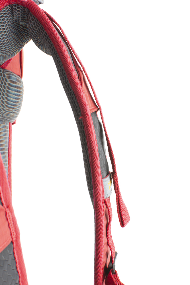 Shoulder straps with reinforced padding in the shoulder section for even greater comfort when transporting heavy loads are perforated at the top for increased breathability.