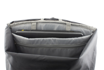 Commute 25 - polstrovaná kapsa na 15'' notebook uvnitř batohu