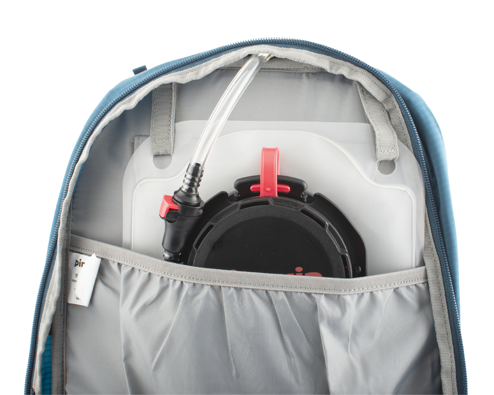 Flux 15 - main chamber with the compartment for camel bag