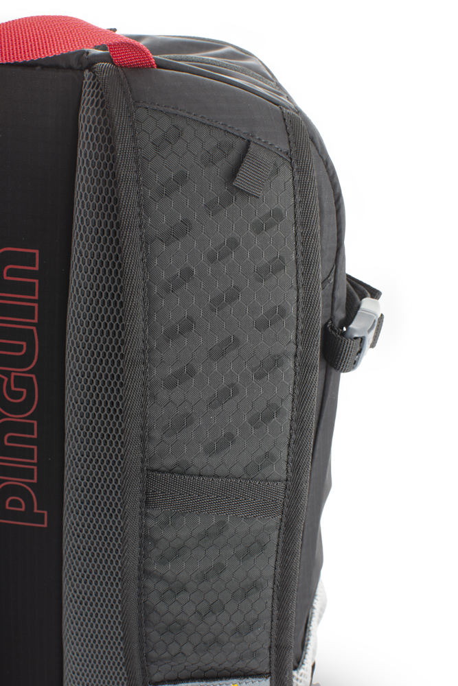 Step 24 black - Shoulder straps with reinforced padding in the shoulder section for even greater comfort when transporting heavy loads are perforated at the top for increased breathability.