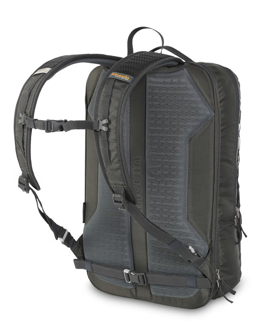 Integral 30 - The ventilated E3D back system keeps the backpack center of gravity as close to the back as possible, ensuring maximum ventilation.
