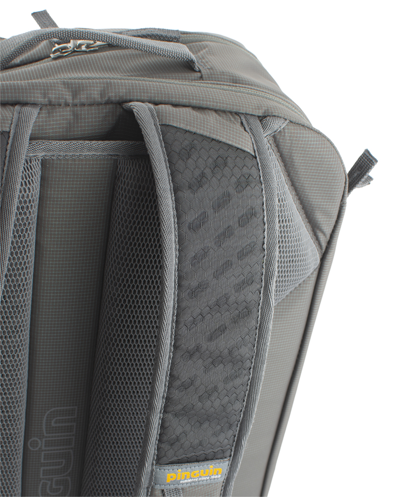 Integral 30 - Shoulder straps with reinforced padding in the shoulder section for even greater comfort when transporting heavy loads are perforated at the top for increased breathability.