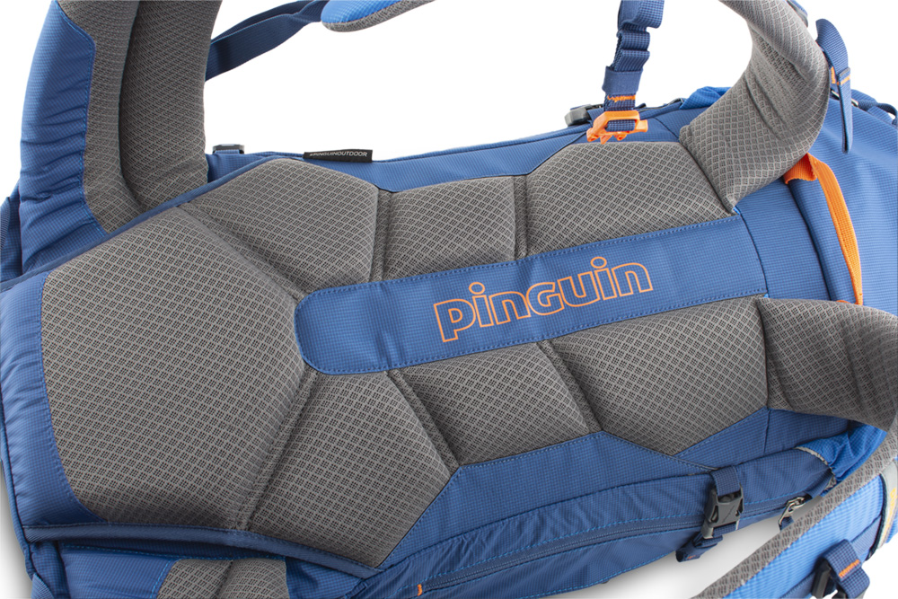 Boulder 38 blue - pohodlný, šitý zádový systém s polštářky potaženými 3D mesh prodyšnou textilií zajišťuje efektivní odvětrání zad při zachování optimálního rozložení nákladu